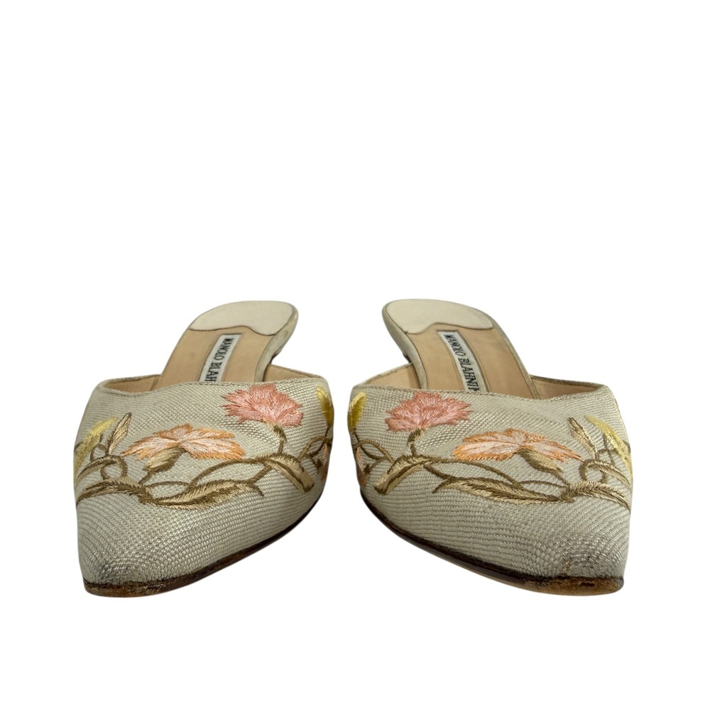 VERY RARE Manolo Blahnik Beige Embroidered Floral Mules - Picture 7 of 13